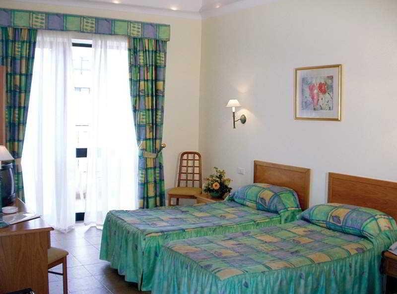 The Crown Hotel Buġibba Extérieur photo