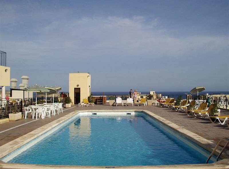 The Crown Hotel Buġibba Extérieur photo